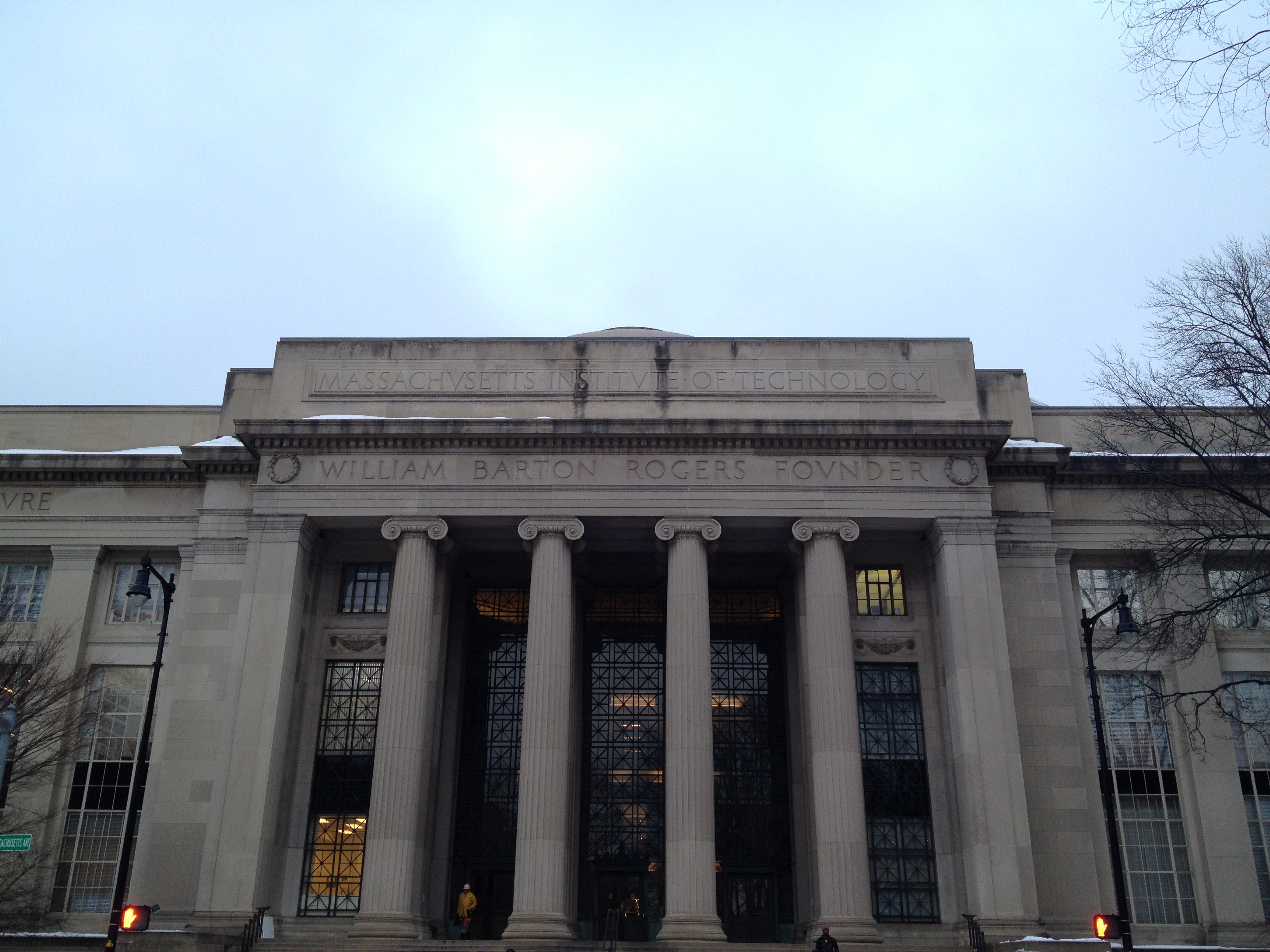 美国马萨诸塞州剑桥市(麻省理工学院)离弗吉尼