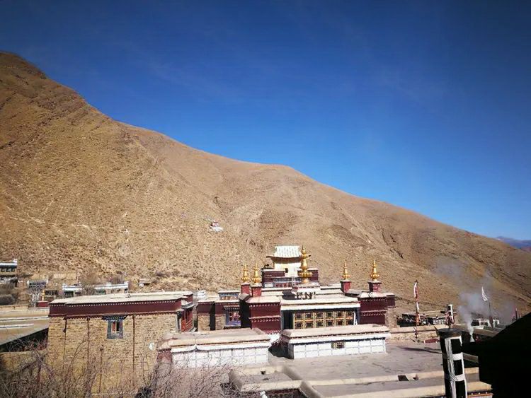 敏珠林寺,位于拉萨市山南扎囊县,是西藏宁玛派(红教)的三大寺之一,该