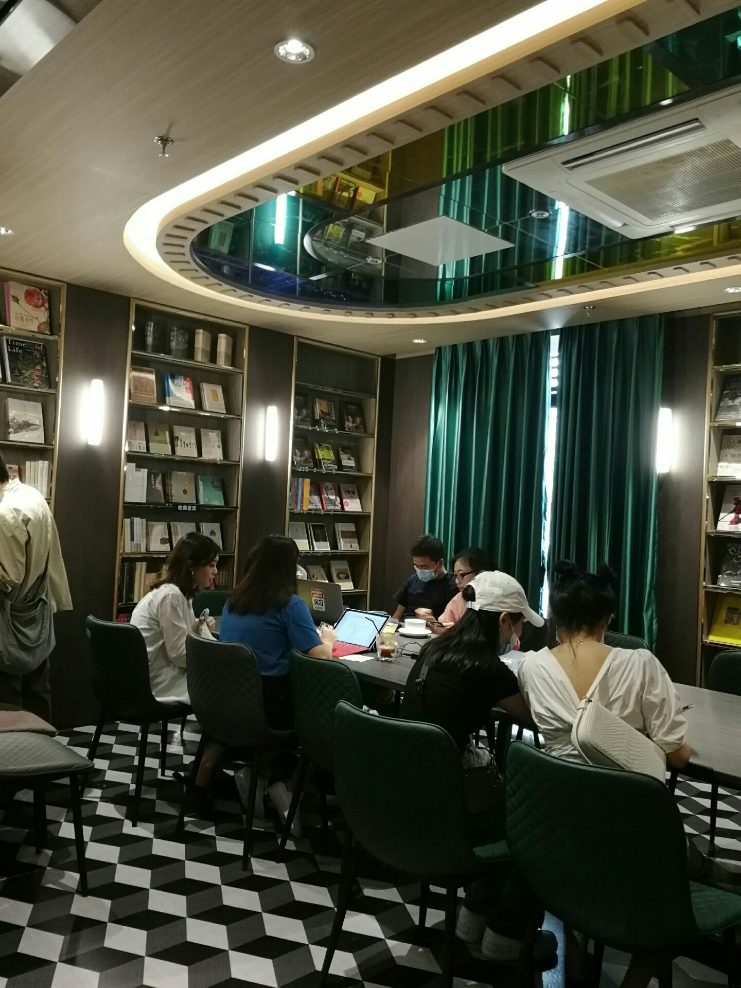【携程攻略】广州钟书阁(永庆坊店)购物,位于恩宁路坊