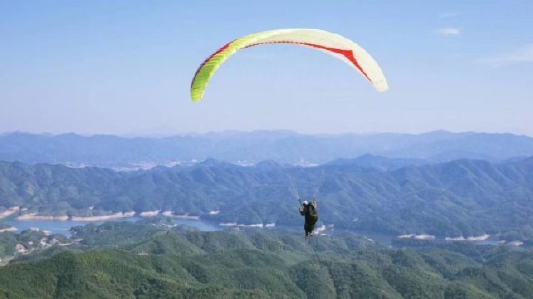 智峰山滑翔伞基地