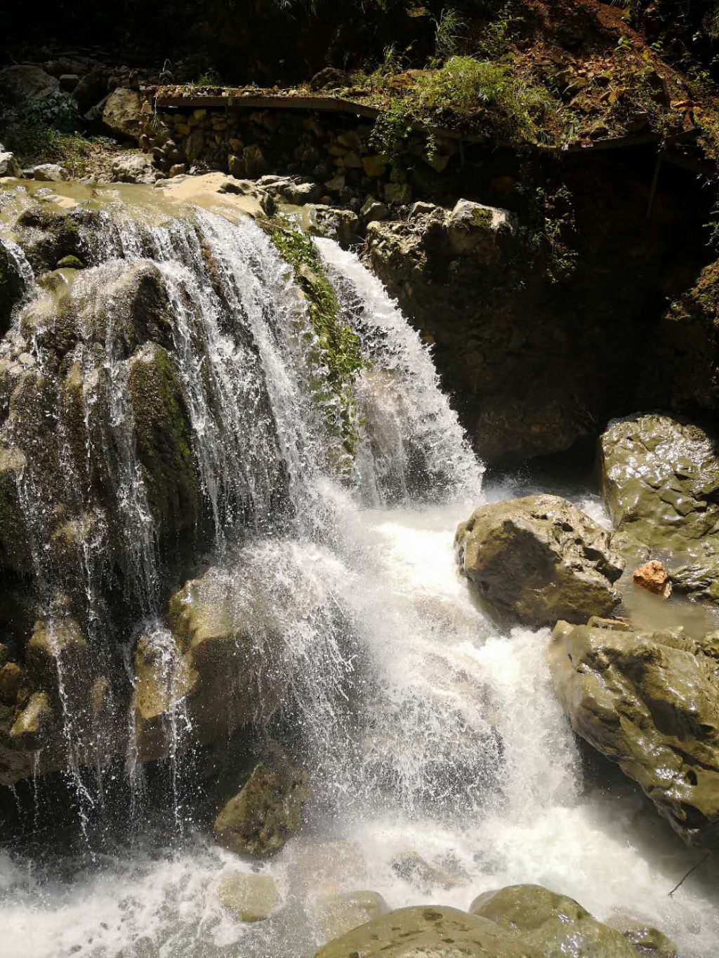 游尼珠河大峡谷和登山