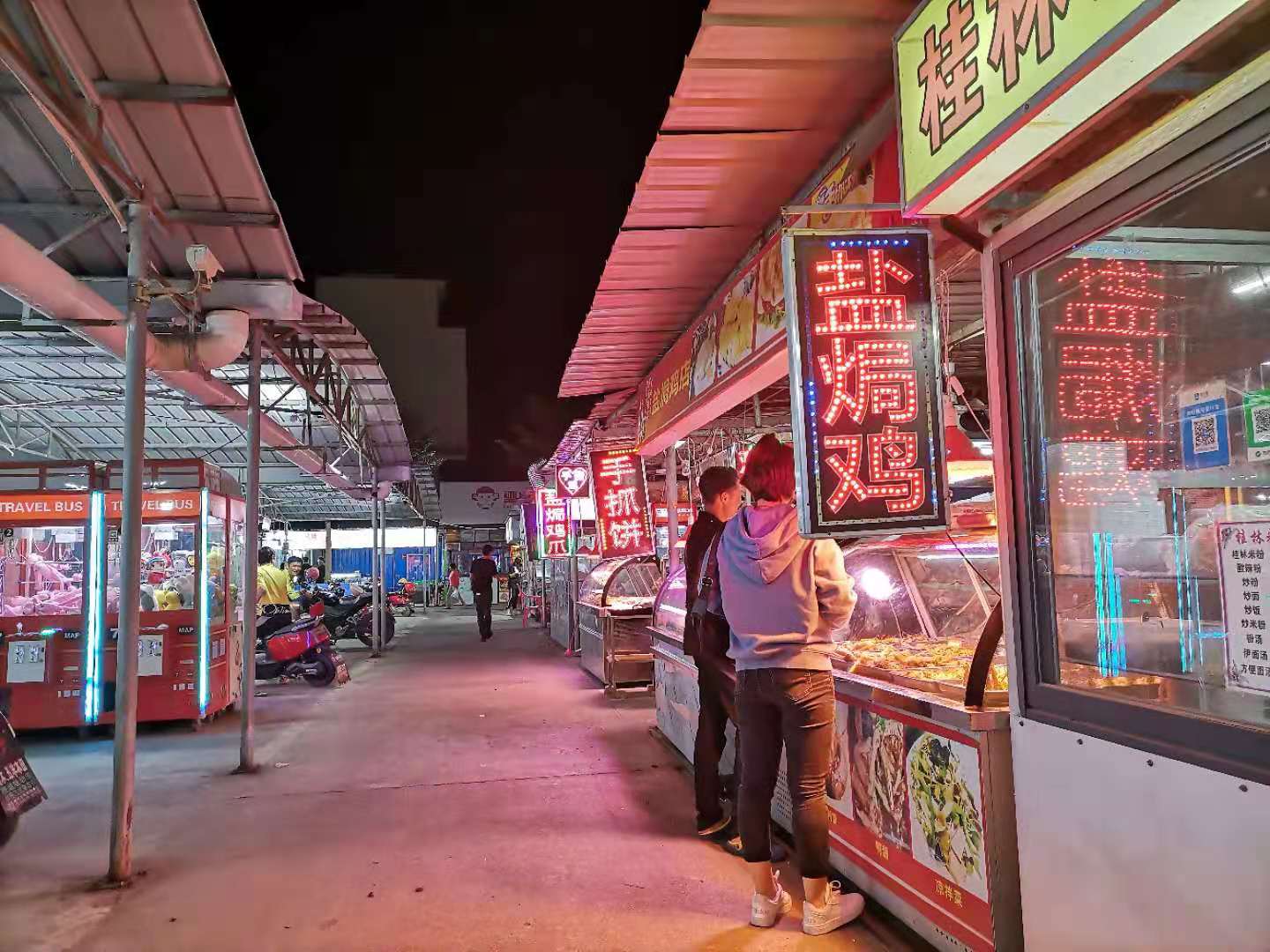 林旺夜市 三亚海棠区最有烟火气息的美食夜市,人均50吃到扶墙走