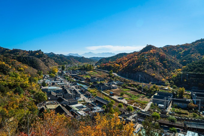 北京密云有一座历史悠久的古村,村中有北齐长城,还有千年古驿道