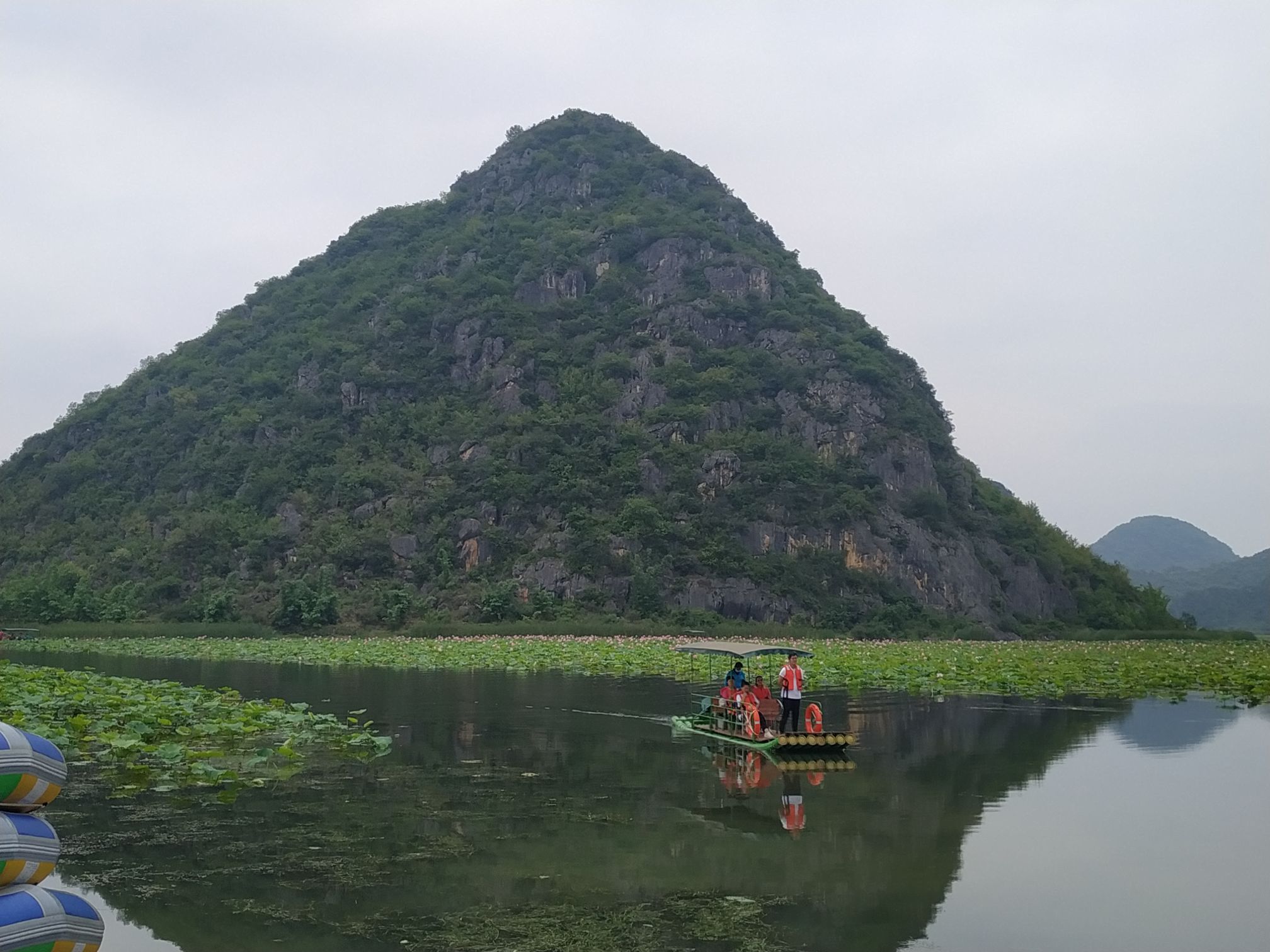 普者黑景区非常多,主要是看卡斯特地貌,可以买300元2日套票,主要景点