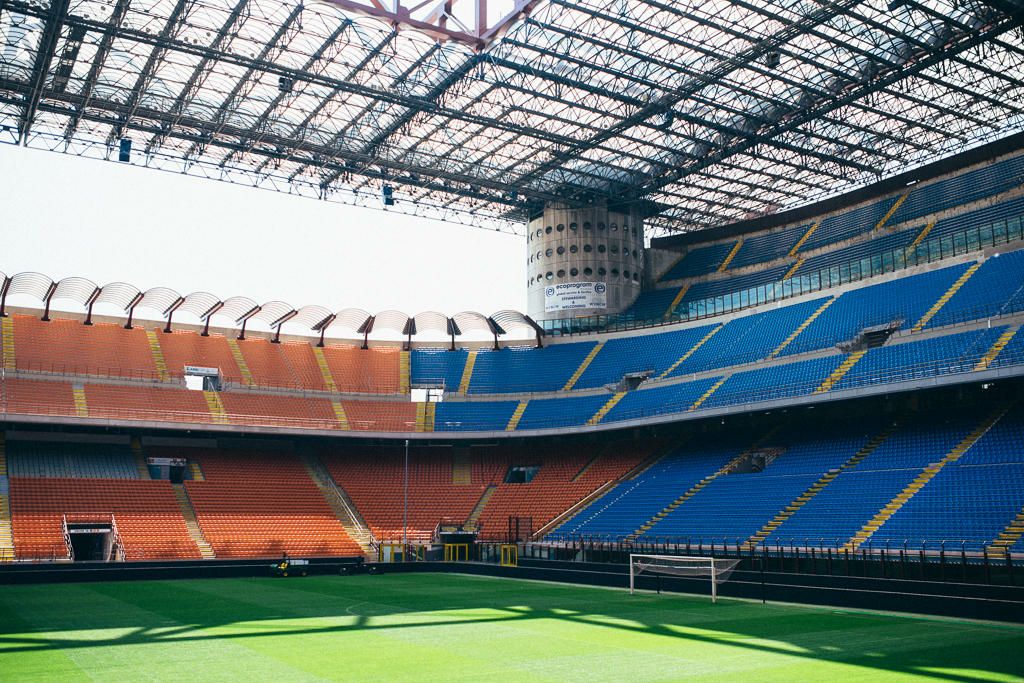 圣西罗足球场可谓是米兰球迷的圣地,球场属米兰城中两只球队ac米兰和