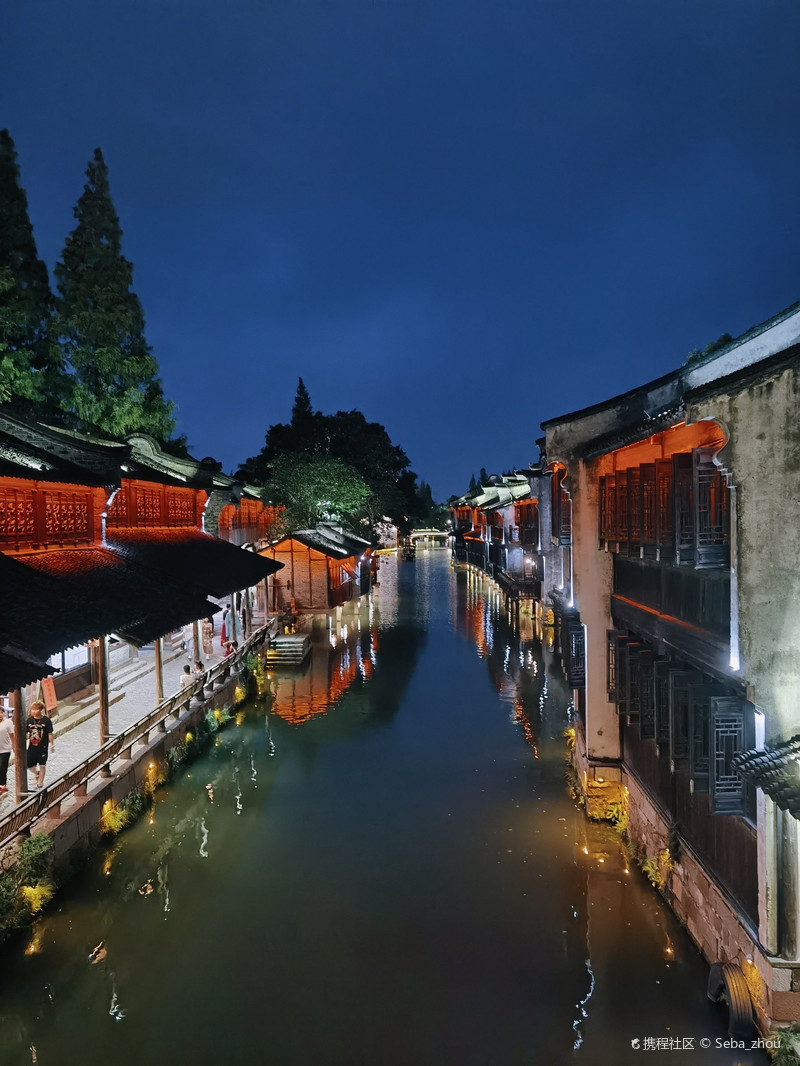 来江南最大的水乡体验乌镇夜景的魅力