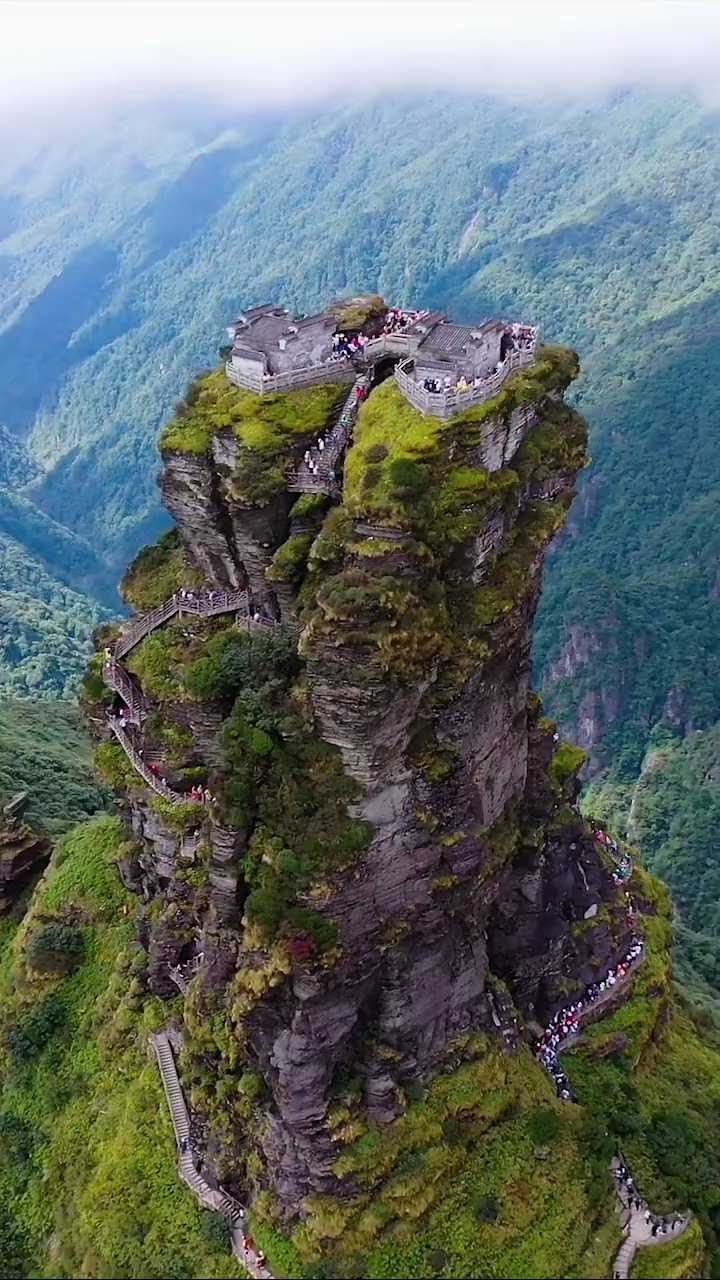 航拍号称天空之城的梵净山景区