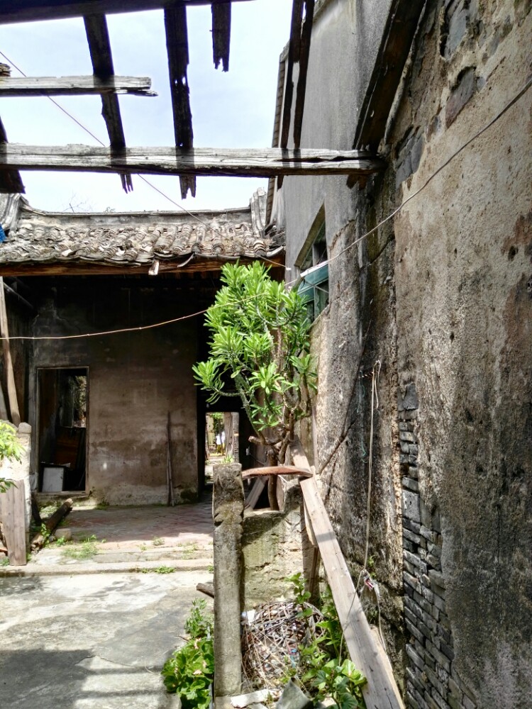 龙湖古寨