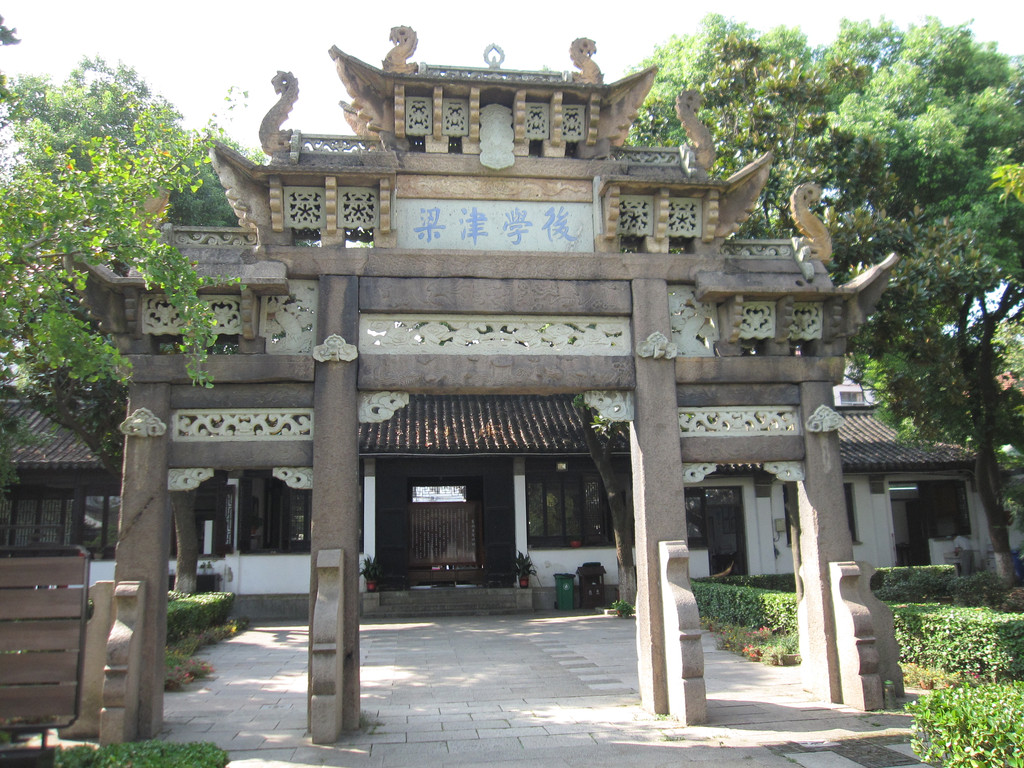 游览路线:东林精舍-丽泽堂-依庸堂-燕居庙-三公祠-正心亭-道南