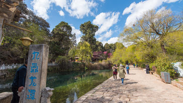 游玩景点:         束河古镇,  九鼎龙潭       午餐后游览