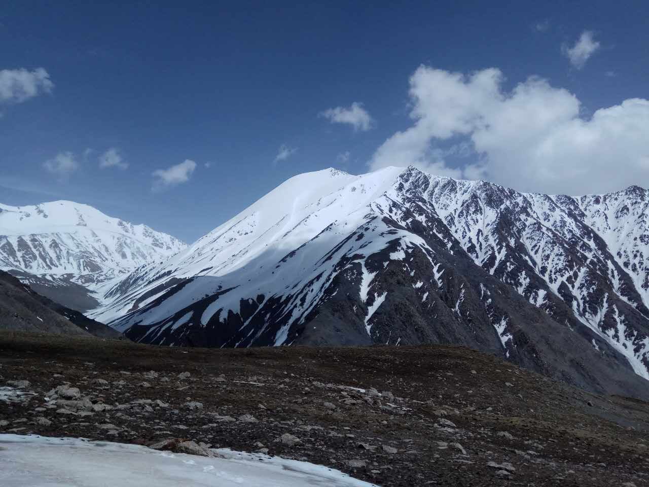 岗卡什雪峰