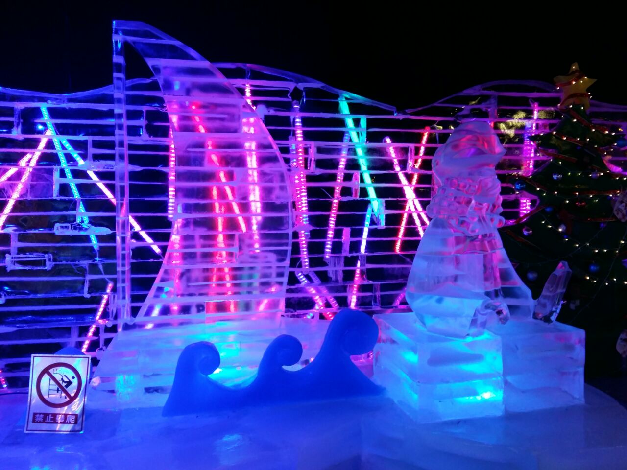 【携程攻略】厦门观音山冰雪世界景点,里面挺冷的最好租件连体睡衣
