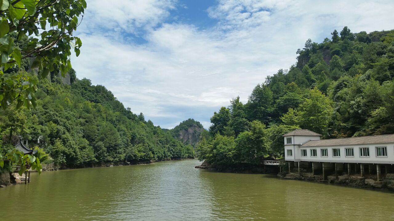 天烛湖仙境景区