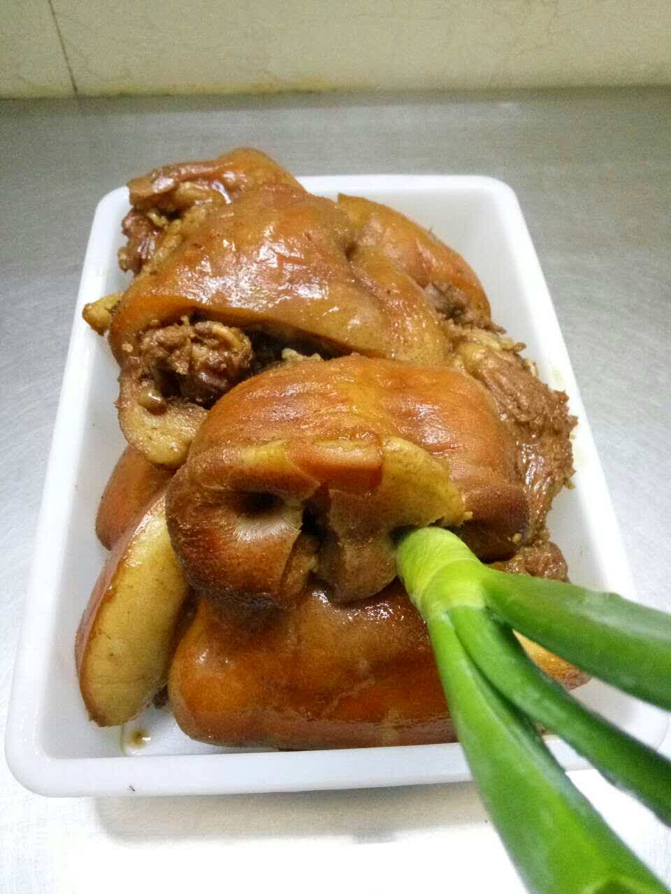 今天龙抬头,吃点猪头肉,吃点肉菜(有财)饺子,2017发发发!