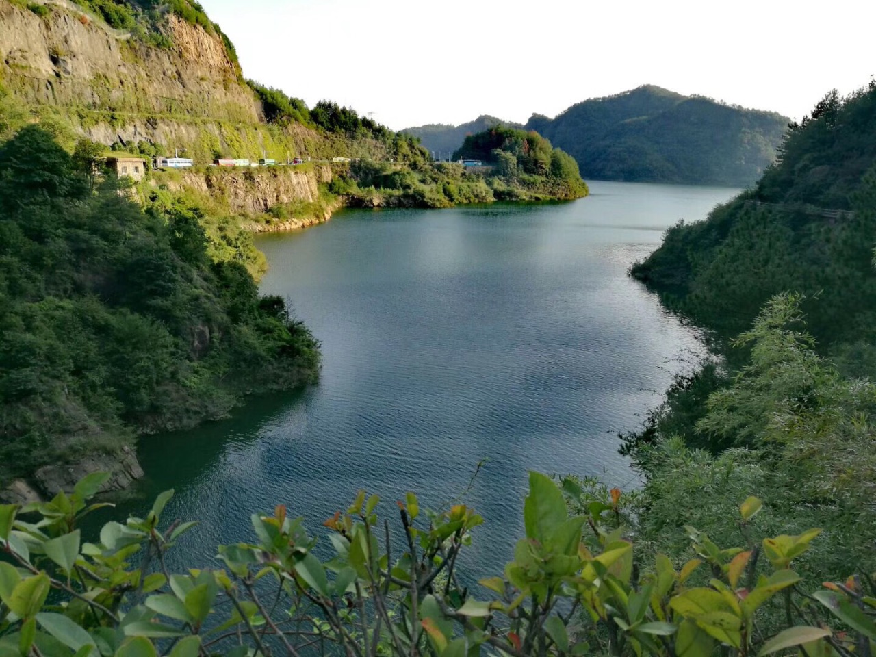 一路往下,最后来到八仙湖还是需要一些体力的,风景确实很美,值得一来.