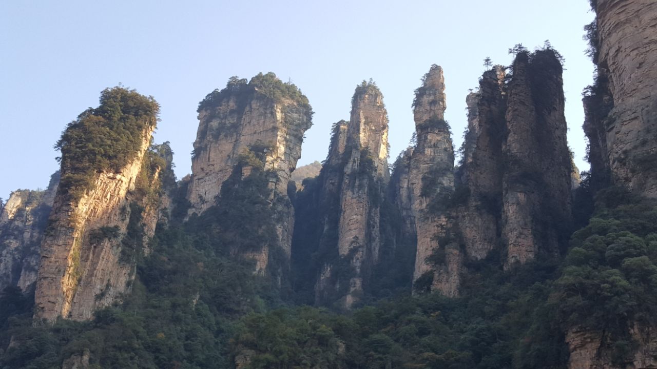 再一次来到天子山,风景依然美丽如画!虽然爬楼梯很累,我们累并快乐着!