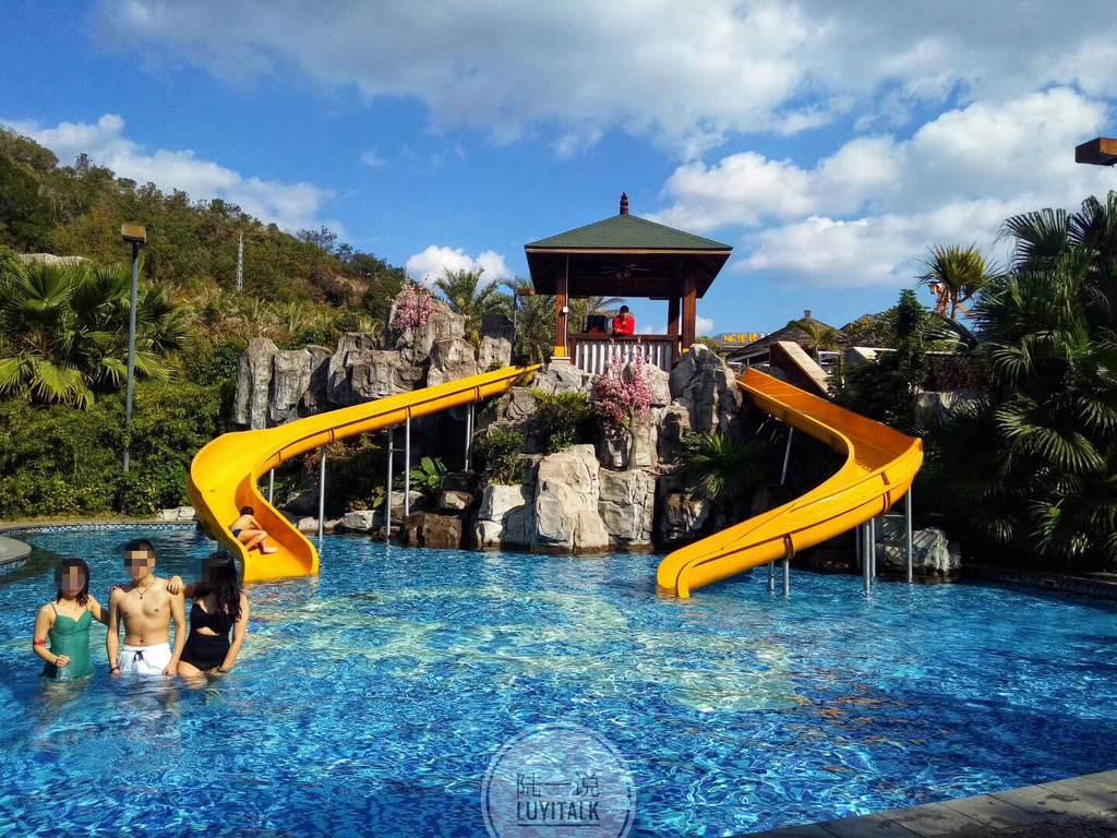 你在雪乡披貂吃泡面,我在汀溪露腰泡温泉