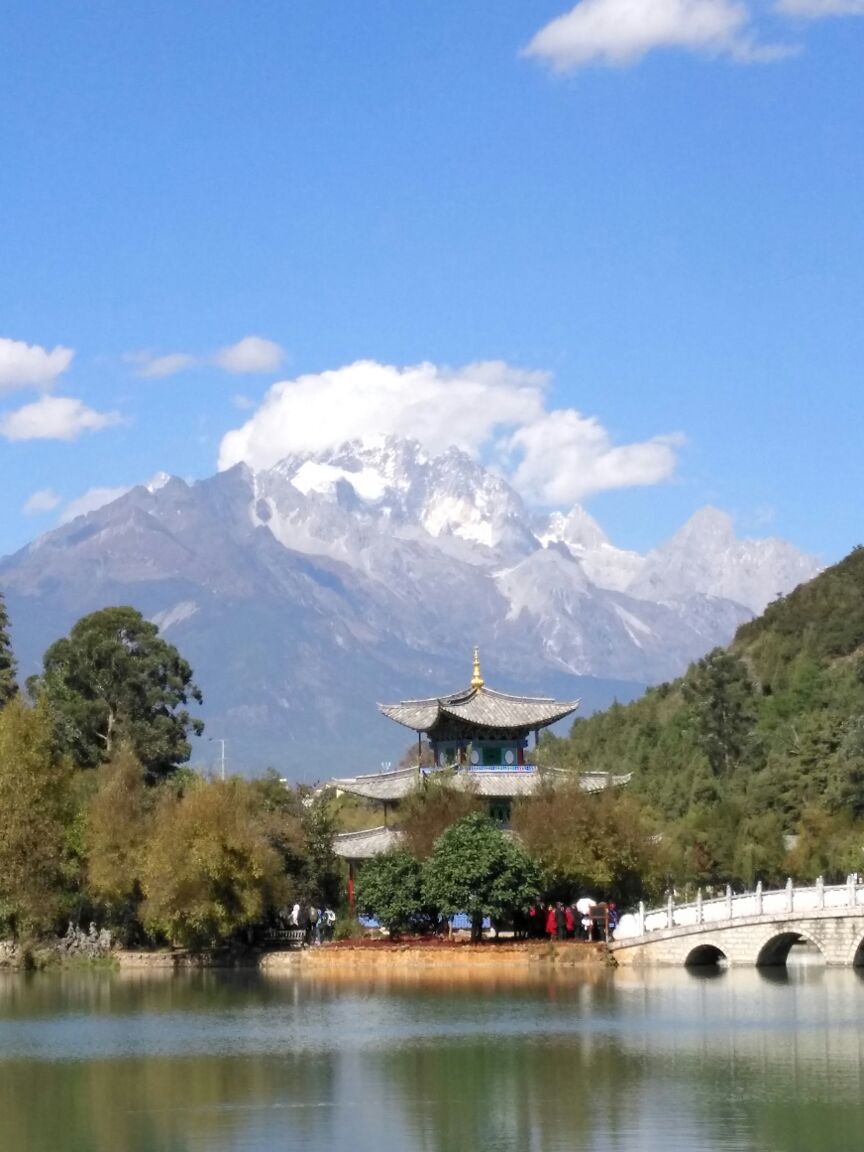 黑龙潭风景区