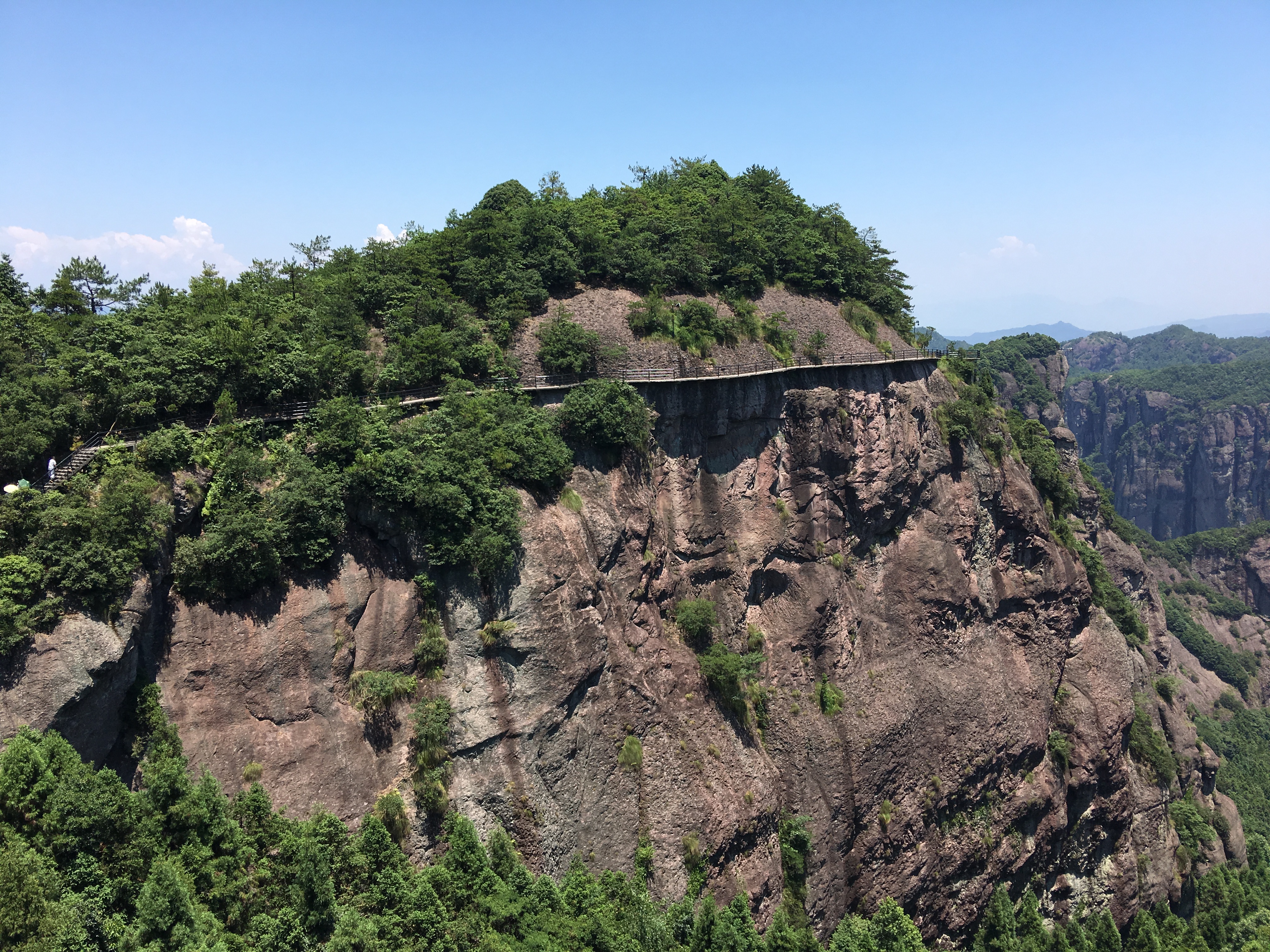 游玩神仙居二日,请告诉游玩次序,住宿想住在县城?