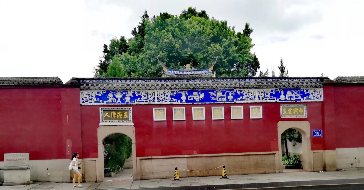 福州林则徐纪念馆在三坊七巷附近,可以在游览三坊七巷时去参观一下.