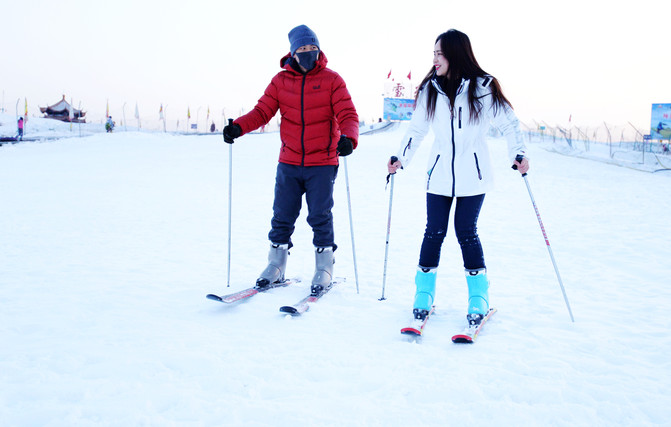 滑沙滑冰滑雪穿越西夏贺兰山腾格里宁夏内蒙三滑三穿越跨年之旅