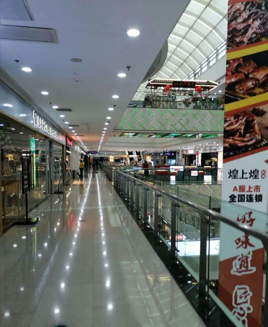 2020万达广场(太原街店)购物,最近疫情关系,进门必须测体.
