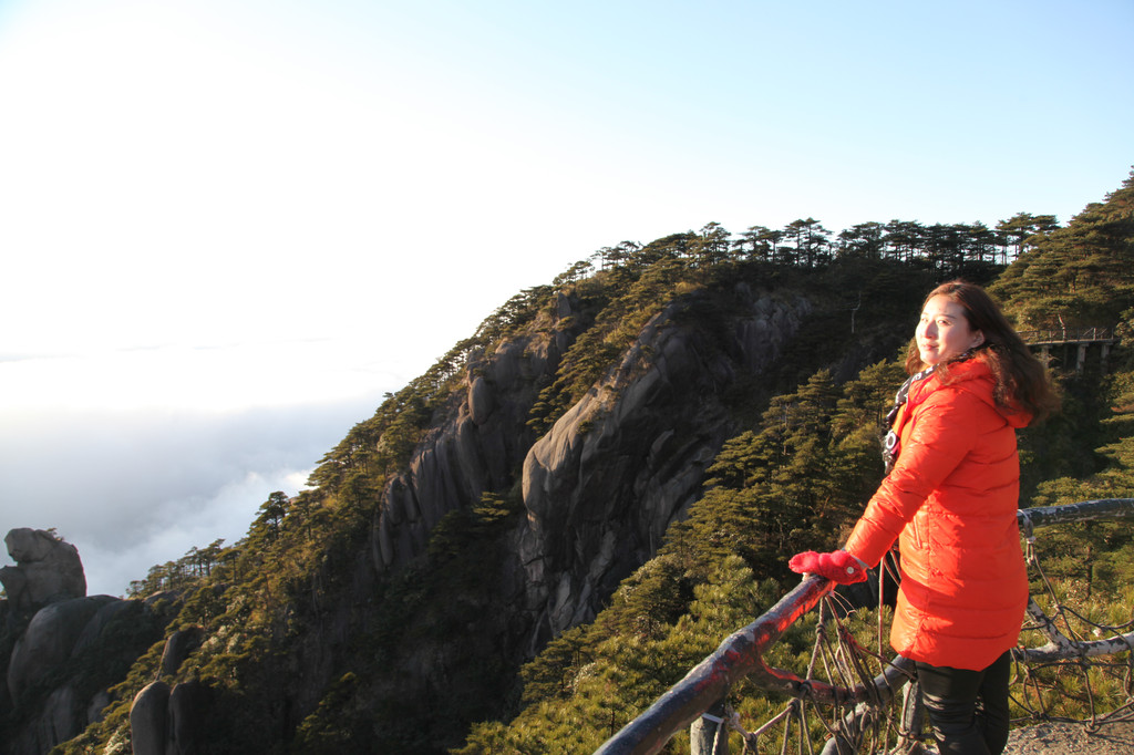 灵秀俏三清:山蒙岩峻雾似海,云秀峰奇水至清