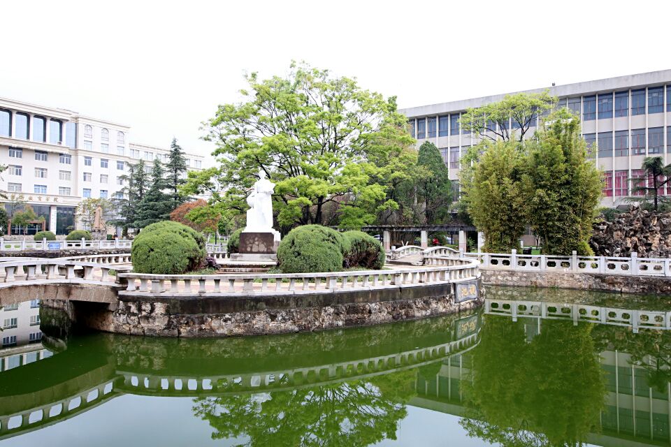 云南师范大学