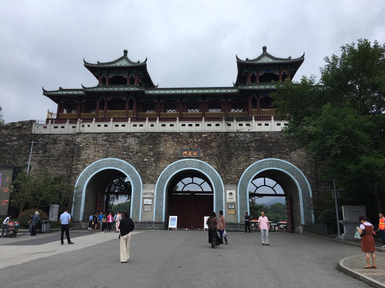 到南京必到的地方,该景点是一个公园,风景优美.并且是免费的.