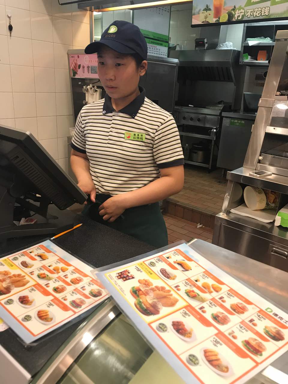 服务员服务态度很不好,声音很小,一脸死相,连最基本的问好都没有,觉得