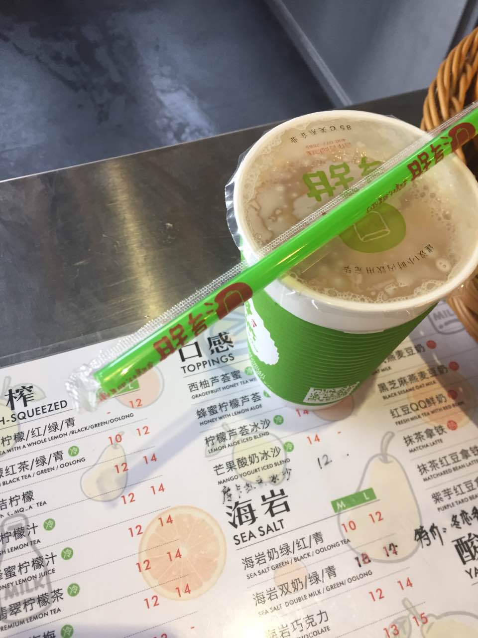 环境很好,味道是纯正奶茶味道,甜度减少到7分后,比原来要好喝了