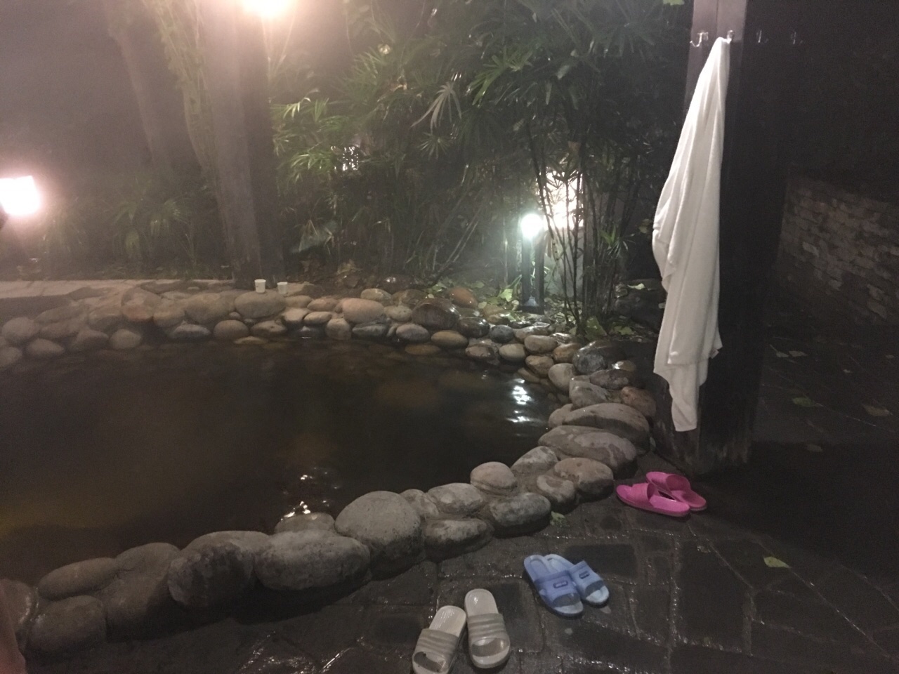 【携程攻略】重庆融汇温泉城景点,大概晚上7:00到的