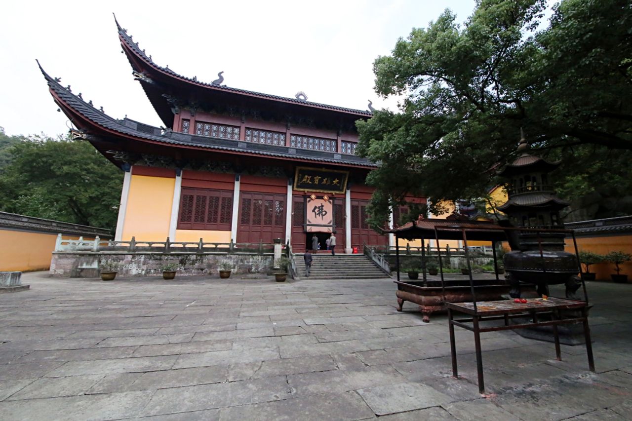 龛外大殿