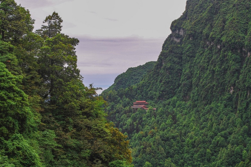 是去祈福也是找刺激,用3天2夜徒步峨眉山