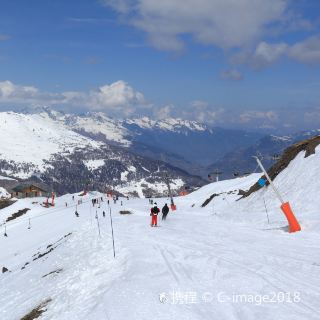 松鸣岩国际滑雪场