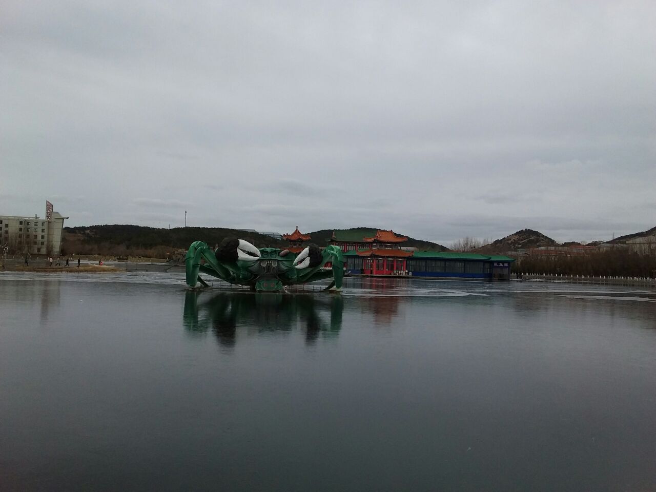 隆霞湖风景区