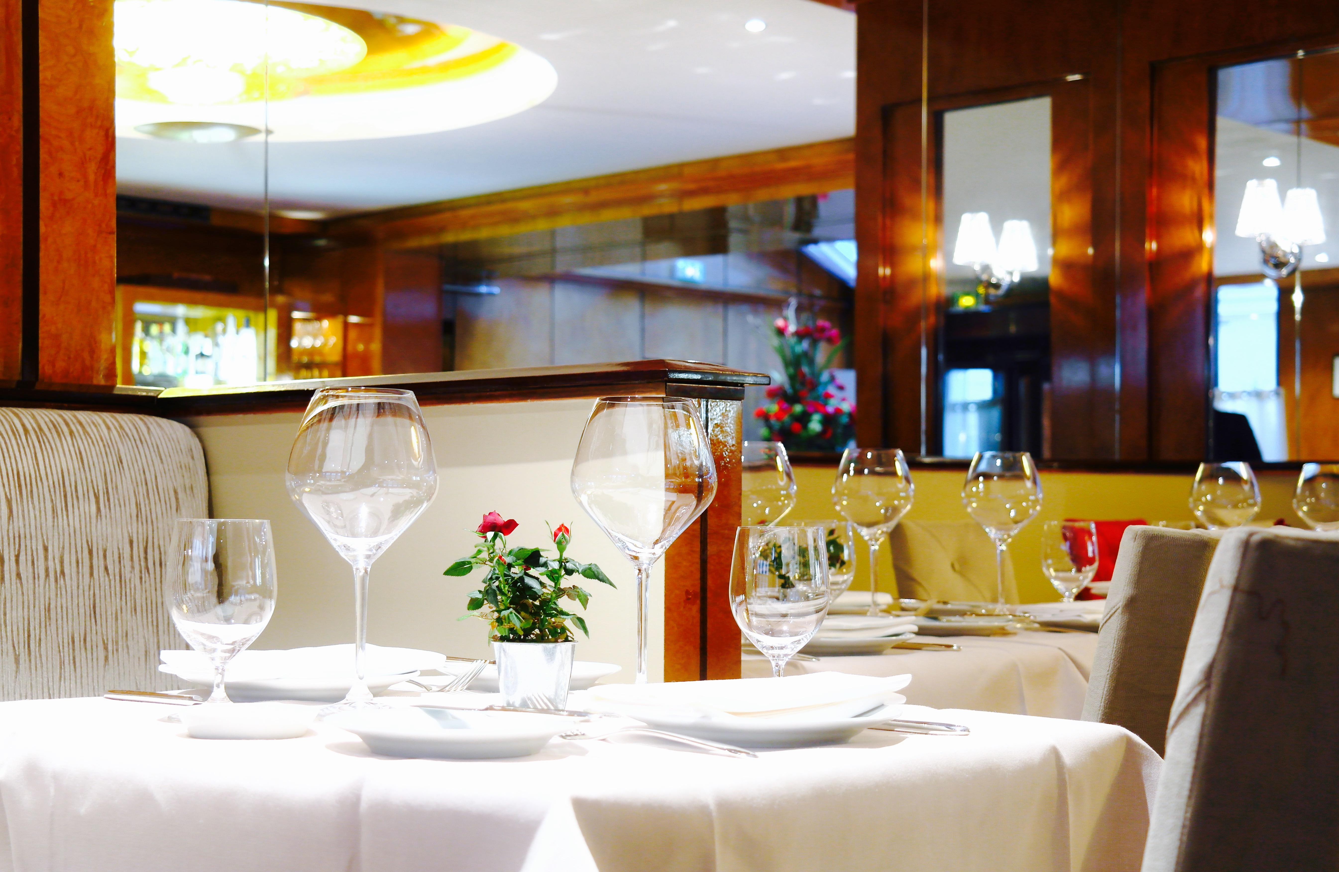 但餐厅的服务员态度很好,面带微笑,热情礼貌.