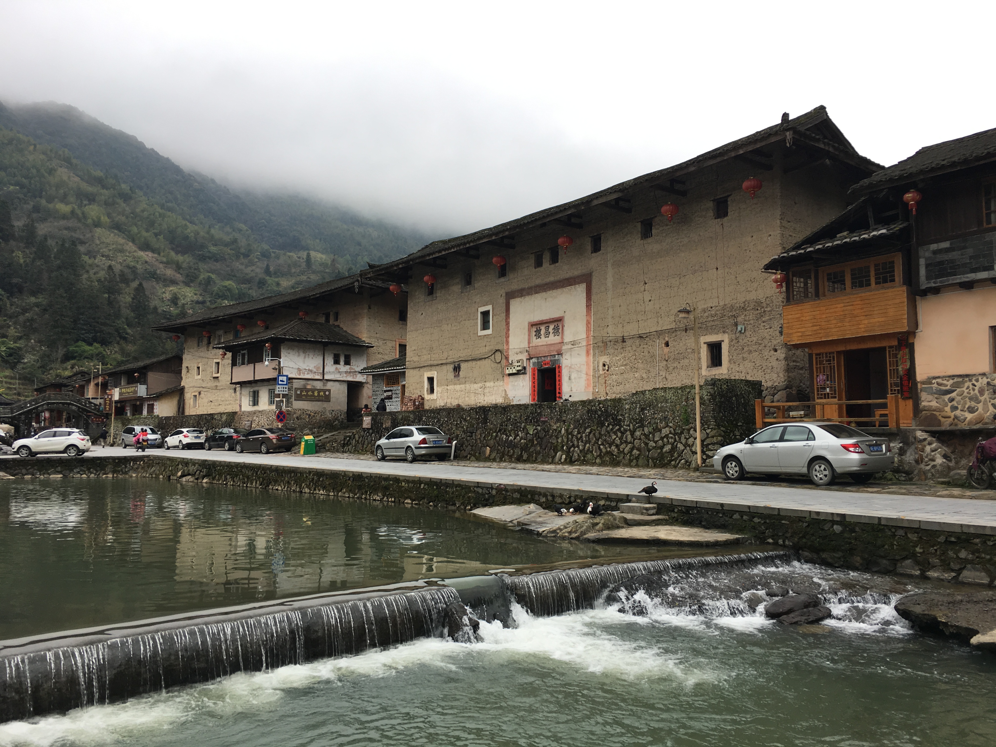 塔下村