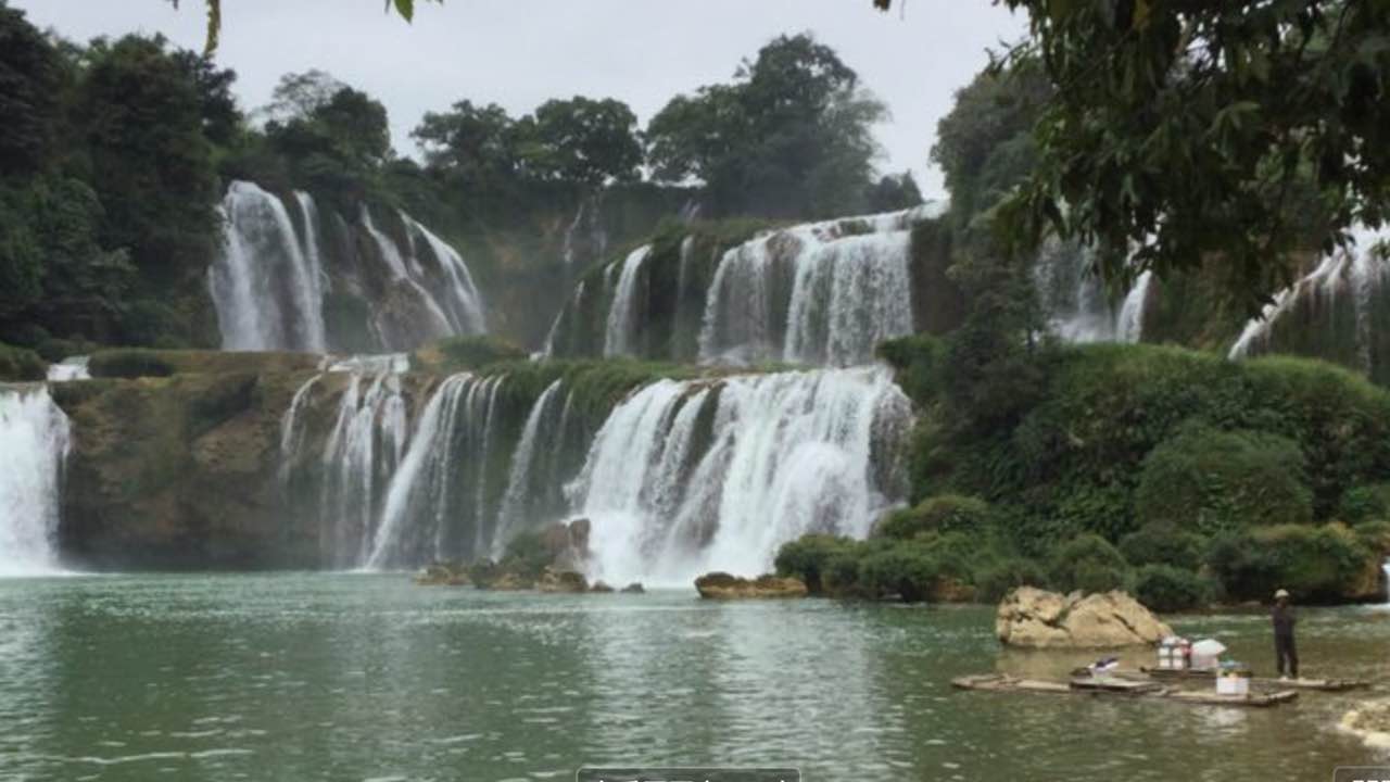 香水河七彩瀑布风景区
