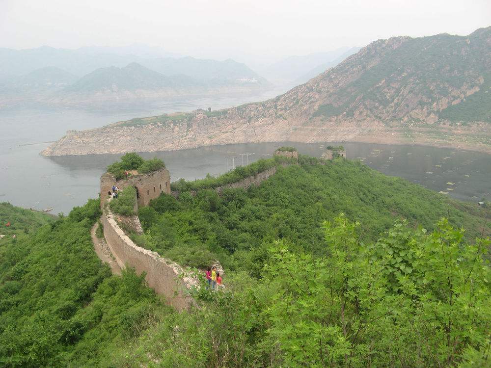 属于喜峰口景区,喜峰口,潘家口城堡是明代长城的两个重要关隘,是当时