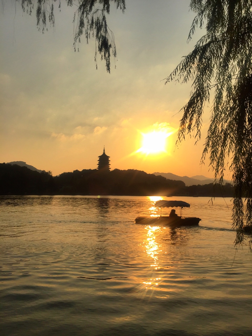 【携程攻略】杭州雷峰塔景点,西湖的雷锋夕照是挺好看的,雷峰塔内就没