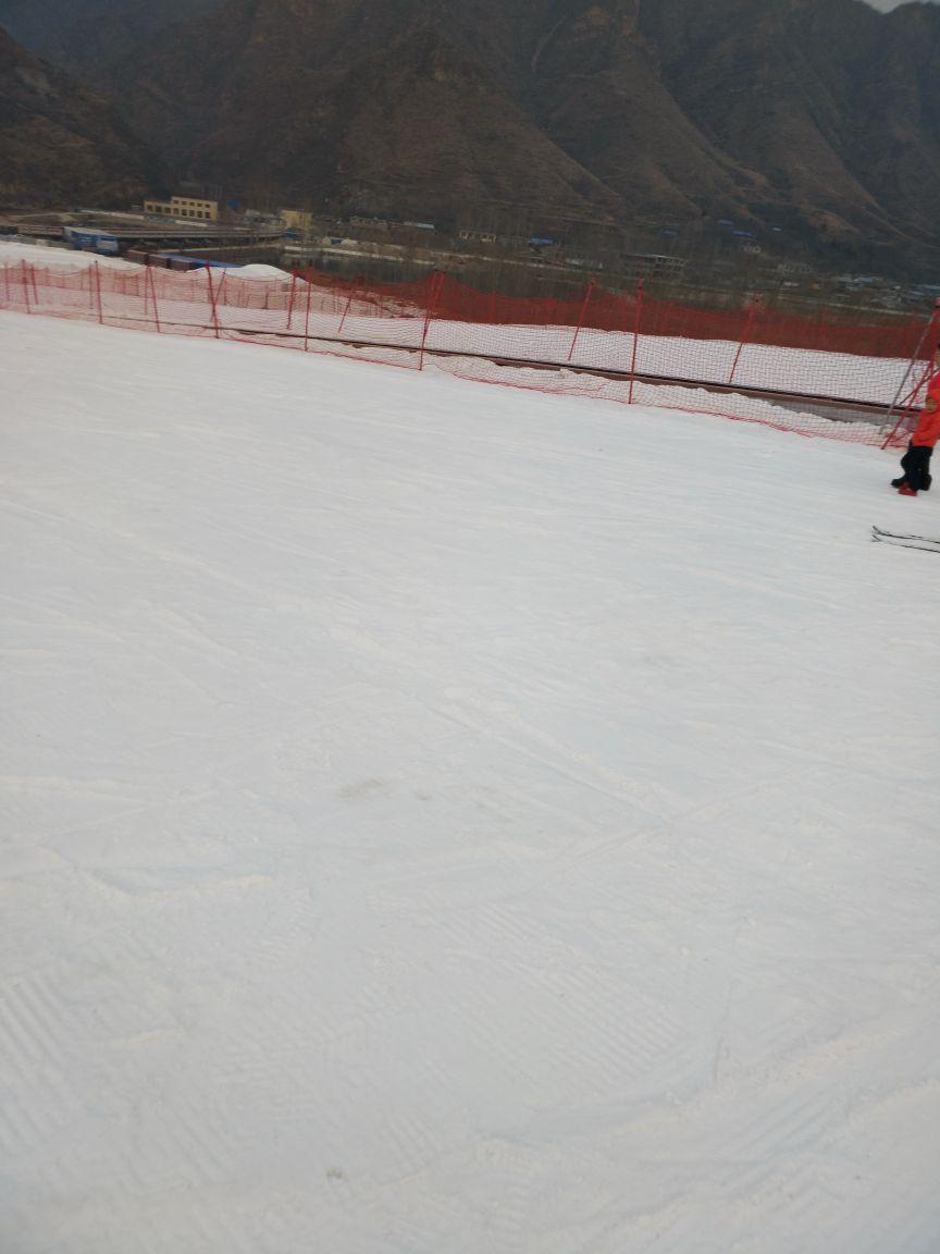 涞水荣盛野三坡滑雪场好玩吗,涞水荣盛野三坡滑雪场景点怎么样_点评