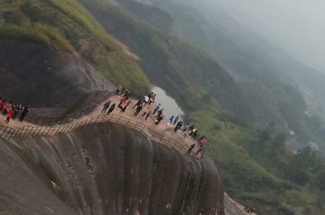 崖子石景区