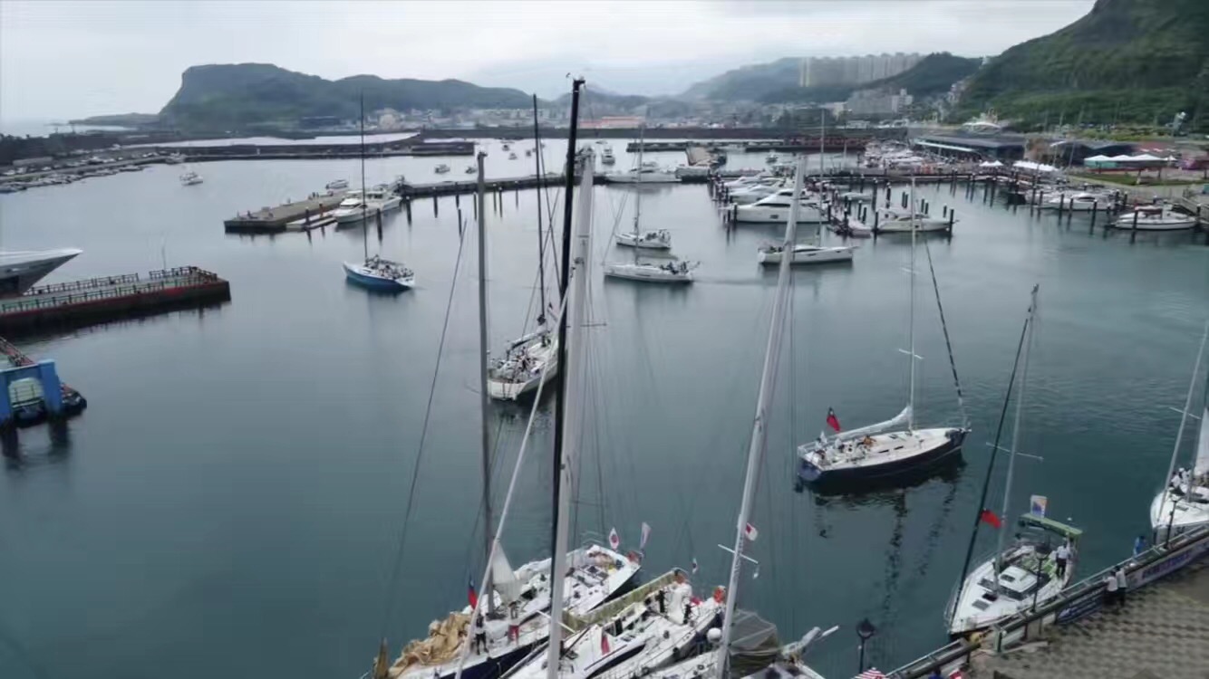 这里是著名的基隆港口 每年都有国际帆船节在这里举行 