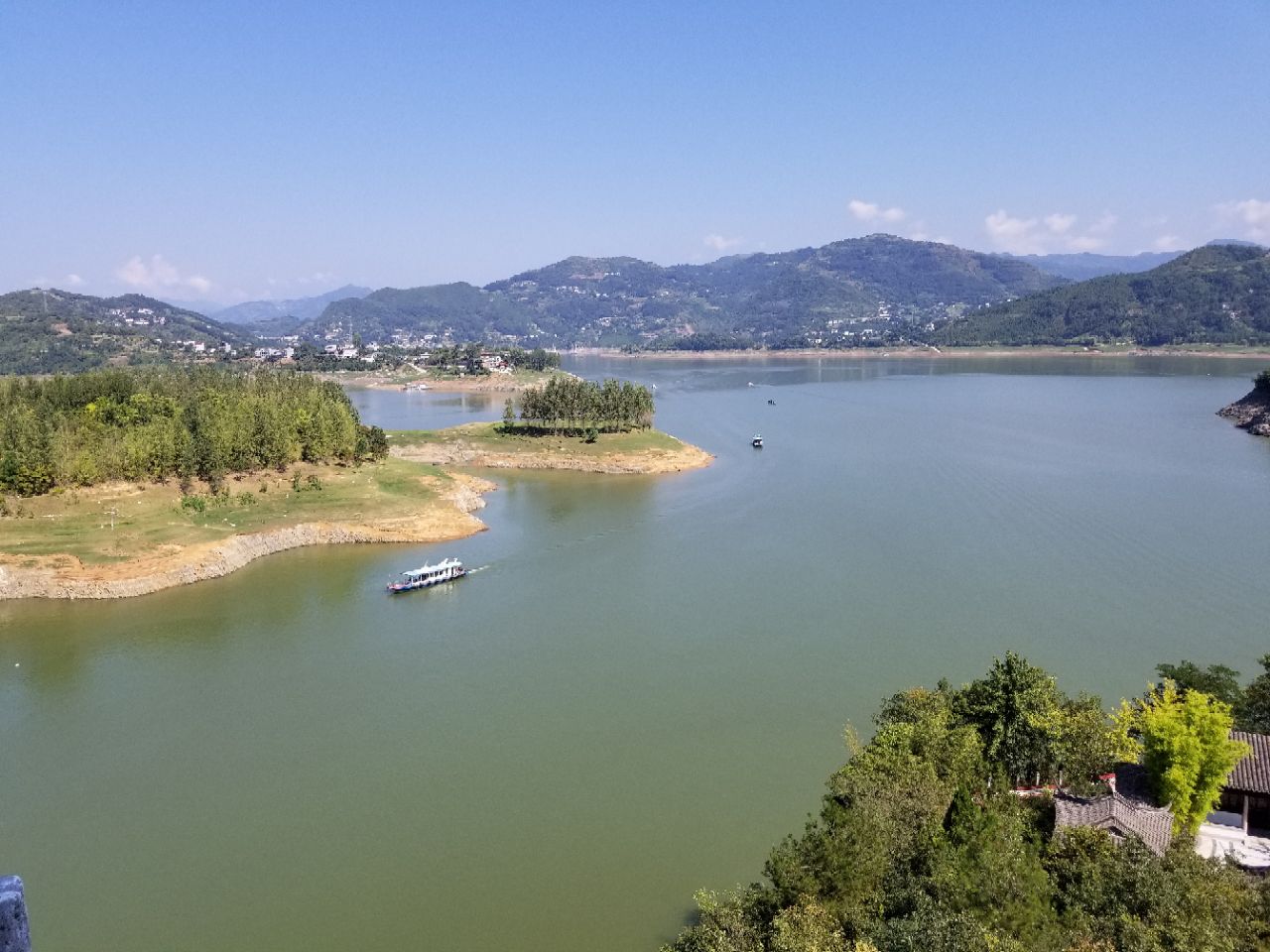 风景不错,随手一拍都很漂亮,适合周末度假游,翠屏岛上的瀛湖酒店
