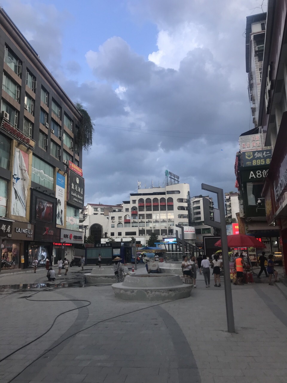 铜仁地王广场(民主路步行街)购物攻略,地王广场(民主路步行街)物中心