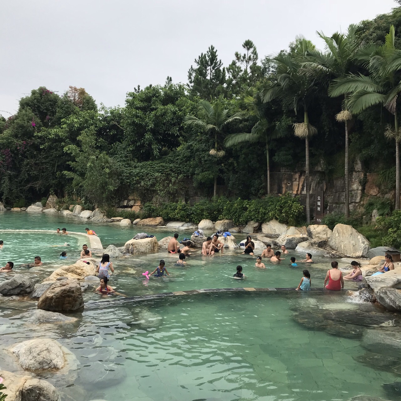 弥勒湖泉半山温泉好玩吗,弥勒湖泉半山温泉景点怎么样