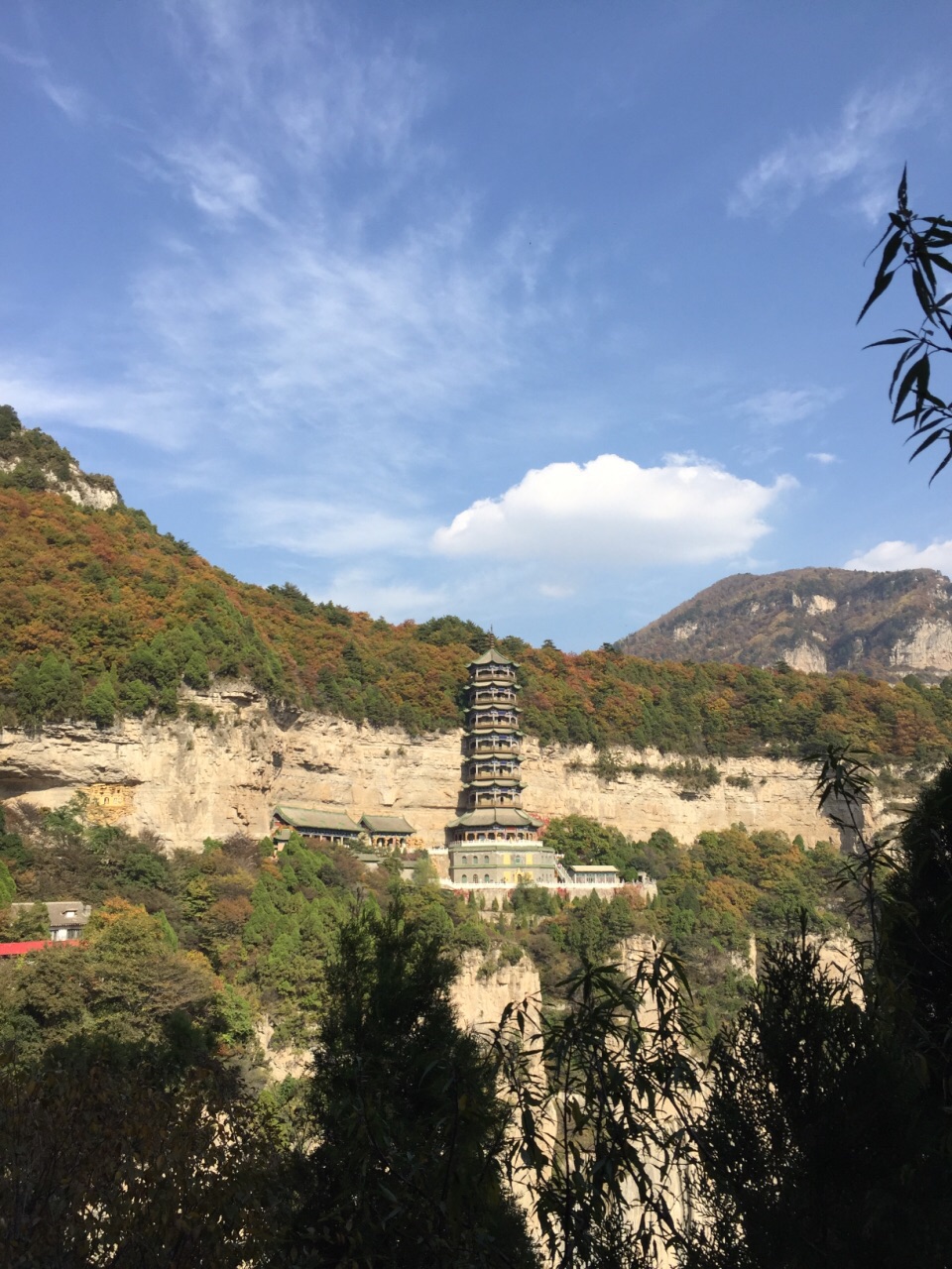 绵山风景名胜区是5a级旅游景区,清明节(寒食节)源地.