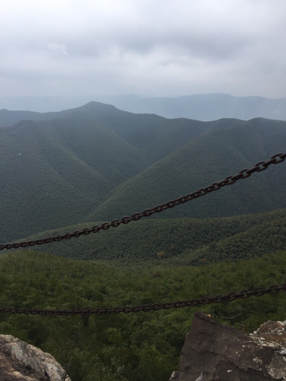 龙池山虽然不是什么5a的景区,不过如果只是想周末来爬爬山的话,还是