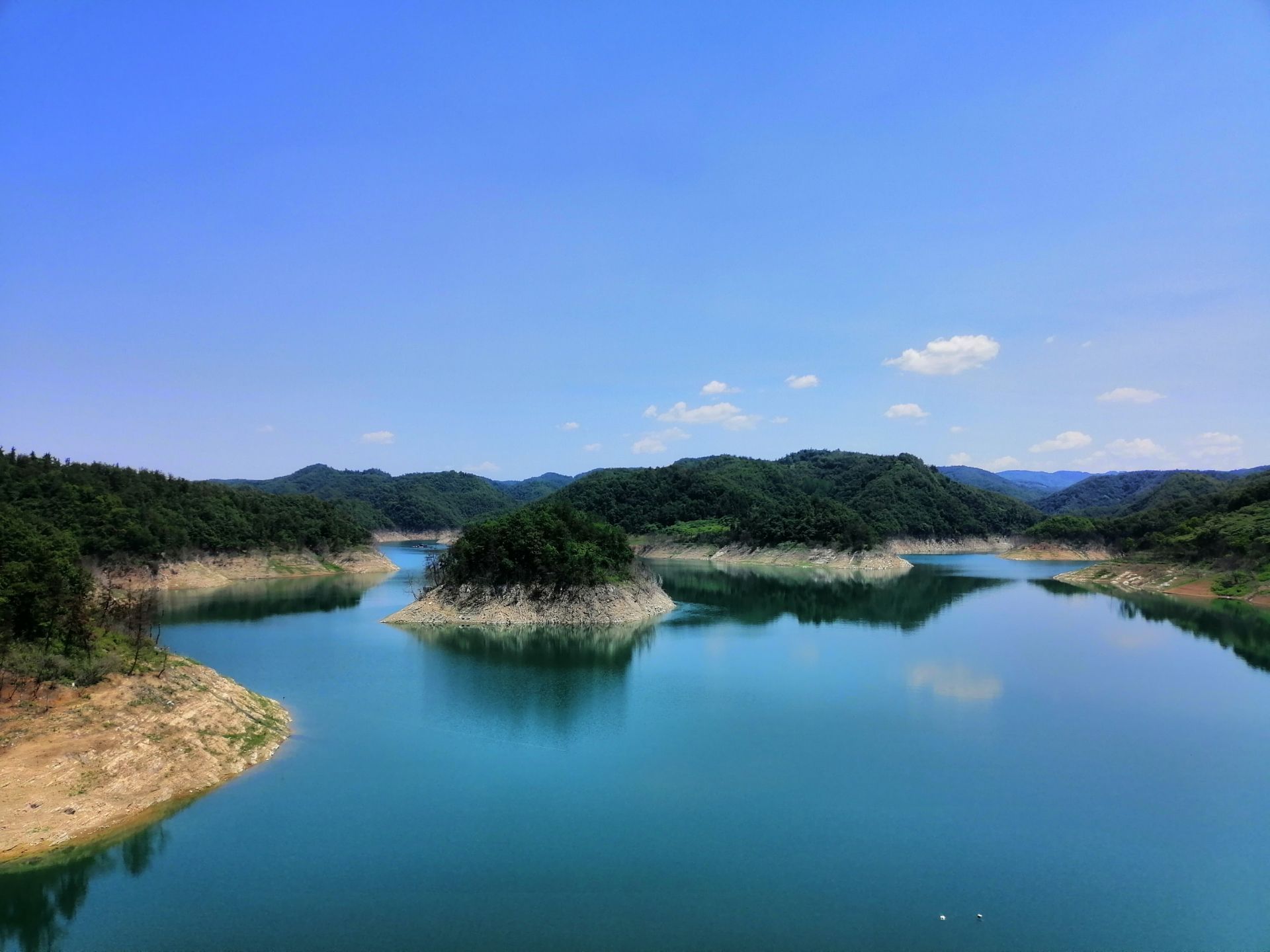 丹江口千岛画廊度假村